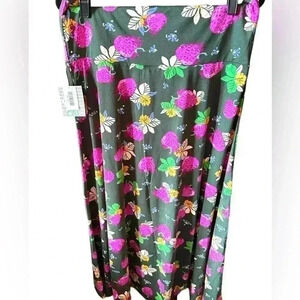 Lularoe 2X dark green Maxi skirt‎ with purple strawberries! This is 🔥 NWT